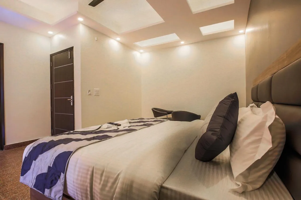 *** Hotel Embellish Inn New Delhi India